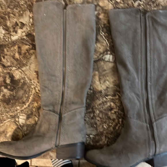 Knee high boots; grey suede; size 6 1/2 - Picture 6 of 6